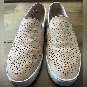 Vionic Kano pinky beige Perforated Slip On Shoes size 9